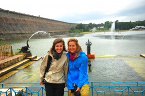 Anna y Inés...for letting me practice my spanish with you as we hung out around Mysore, Srirangapatnam, and Brindavan Gardens together for a whole day. See you in Barcelona! 8/4/10